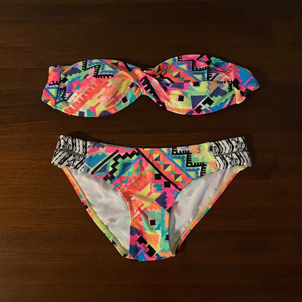 DeliA*s Neon Colorful/ Geometric Bandeau Bikini Swimsuit Set, Size Women's Small